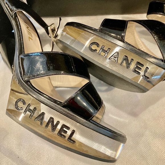 Chanel Vintage Patent and Lucite Platform Sandals - Picture 4 of 12